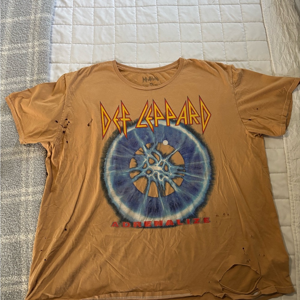 Graphic Tee in Brown